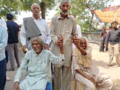 विकास खण्ड नालागढ़ की ग्राम पंचायत सुनेड़ में 91 वर्षीय दृष्टिबाधित मतदाता श्री मातीराम एवं श्रीमती छोटो देवी ने अपने मताधिकार का प्रयोग कर लोकतंत्र के प्रति अपनी अटूट आस्था का परिचय दिया। उनका उत्साह और मतदान के प्रति जागरूकता सभी मतदाताओं के लिए प्रेरणास्रोत है।