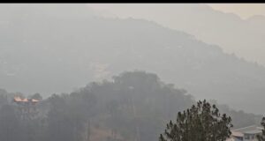 सोलन में धुएं का कहर: जंगल की आग से शहर हुआ प्रदूषित, AQI 112 पार