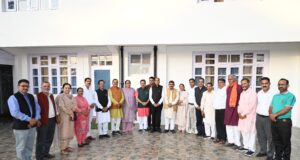 जयराम ठाकुर से मिले कुनिहार ब्लॉक समिति के नवनिर्वाचित जन प्रतिनिधि