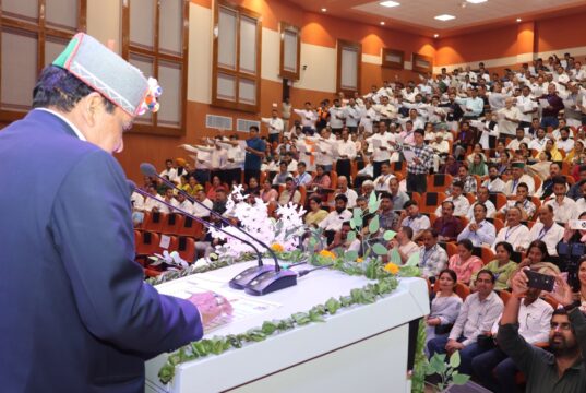 डॉ. शांडिल ने नवनिर्वाचित प्रधान व उप प्रधानों को दिलाई शपथ