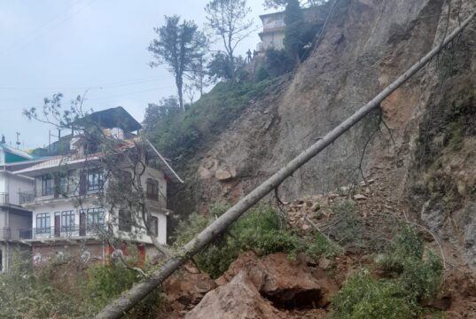 ढल्ली-संजौली बाईपास बंद, भारी भूस्खलन से यातायात प्रभावित