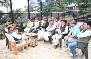 शिक्षण संस्थान बंद करने के बहाने खोजने के बजाय छात्र संख्या बढ़ाने पर ध्यान दें मुख्यमंत्री : जयराम ठाकुर