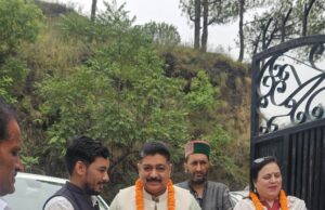 कंडाघाट बीडीसी की नई अध्यक्ष इंदिरा चौहान ने विधिवत संभाला पदभार, मुहूर्त पर किया कार्यक्रमों का खाका पेश
