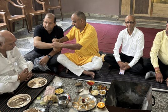 प्रधानमंत्री नरेंद्र मोदी की दीर्घायु व राष्ट्र की उन्नति हेतु अग्रवाल एवं वैश्य समाज ने किया हवन व सहभोज का आयोजन