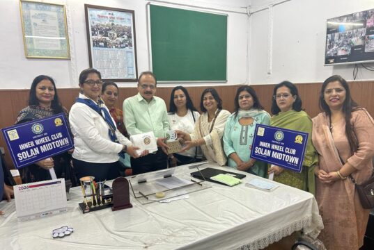 इनर व्हील सोलन मिडटाउन ने डॉक्टर दिवस एवं सीए दिवस पर किया सम्मान