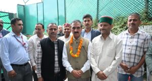 रामपुर में भाजपा को झटका, क्षेत्र के प्रमुख नेता बृजलाल अपने 300 से अधिक समर्थकों सहित कांग्रेस में शामिल