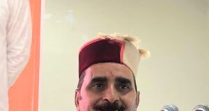 मिट्टी से गड्ढे भरने वाले मंत्री दूसरों को ज्ञान देने से पहले अपने विभाग और शिमला ग्रामीण की बदहाली देखें : प्यार सिंह