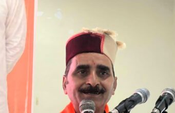 मिट्टी से गड्ढे भरने वाले मंत्री दूसरों को ज्ञान देने से पहले अपने विभाग और शिमला ग्रामीण की बदहाली देखें : प्यार सिंह