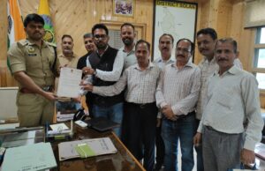 चम्बाघाट–सलोगड़ा क्षेत्र की सुरक्षा व्यवस्था सुदृढ़ करने हेतु वार्ड-4 के पार्षद रोहित भारद्वाज ने डीसी एवं एसपी सोलन को सौंपा ज्ञापन