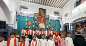 दयानंद आदर्श विद्यालय सोलन के जूनियर सेक्शन में इंटर क्लास ग्रुप सोंग प्रतियोगिता में थर्ड बी अव्वल