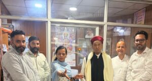 कुमारी शीला ने पूर्व मुख्यमंत्री प्रेम कुमार धूमल का आशीर्वाद किया प्राप्त