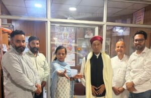कुमारी शीला ने पूर्व मुख्यमंत्री प्रेम कुमार धूमल का आशीर्वाद किया प्राप्त