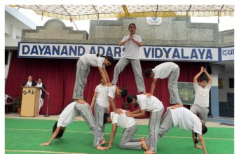 दयानंद आदर्श विद्यालय में योगा प्रतियोगिता का भव्य आयोजन, प्रिंसिपल ने बताया योग का महत्व