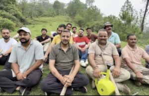 वार्ड नंबर 15 एवं शमती पंचायत के युवाओं ने चलाया पौधारोपण एवं संरक्षण अभियान