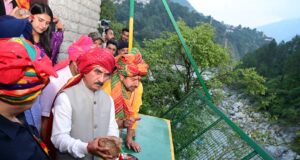मुख्यमंत्री ने पारंपरिक मिंजर शोभायात्रा का नेतृत्व किया, चंबा के अंतरराष्ट्रीय मिंजर मेले का हुआ समापन