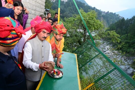 मुख्यमंत्री ने पारंपरिक मिंजर शोभायात्रा का नेतृत्व किया, चंबा के अंतरराष्ट्रीय मिंजर मेले का हुआ समापन