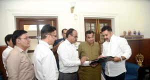 लोक निर्माण मंत्री ने केंद्रीय मंत्री नितिन गडकरी से भेंट की