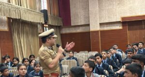 शिमला पुलिस का नशा जागरूकता अभियान: एसपी गौरव सिंह ने छात्रों से की संवाद, रुस्तम योजना के तहत ली शपथ