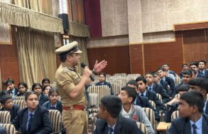 शिमला पुलिस का नशा जागरूकता अभियान: एसपी गौरव सिंह ने छात्रों से की संवाद, रुस्तम योजना के तहत ली शपथ