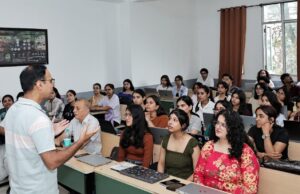शूलिनी विवि के छात्रों ने देशव्यापी मेगा कैंपेन के तहत नशा-मुक्त रहने की शपथ ली