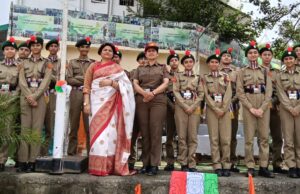 तिरंगे की शान, देशभक्ति का उत्साह: गुरुकुल में गूँजा स्वतंत्रता का जयघोष