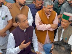 नेता प्रतिपक्ष ने चौड़ा मैदान पहुंचकर आमरण अनशन पर बैठे टैक्सी यूनियन के पदाधिकारियों की सुनीं माँगे, सरकार पर बोला तानाशाही का हमला