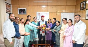 सोलन नगर निगम की नवनिर्वाचित मेयर, डिप्टी मेयर और भाजपा पार्षदों ने जयराम ठाकुर से की शिष्टाचार भेंट