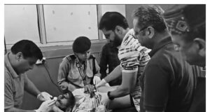 200 फुट गहरी खाई में गिरी कार, भाजपा प्रदेशाध्यक्ष डॉ. राजीव बिंदल ने घायल को अपनी गाड़ी से पहुंचाया अस्पताल