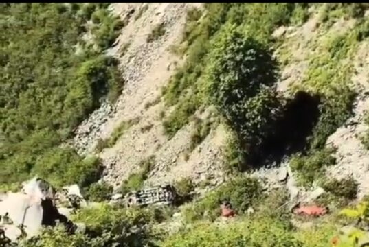 सिरमौर में बोलेरो खाई में गिरी, 4 की मौत, 9 घायल