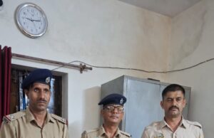 नेरवा में पुलिस का बड़ा एक्शन, कोडीन सिरप की 4 शीशियों के साथ दो तस्कर गिरफ्तार