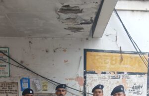 सोलन में बेलचे से हमला: शराब ठेके के सेल्समैन गंभीर रूप से घायल, दो युवक गिरफ्तार