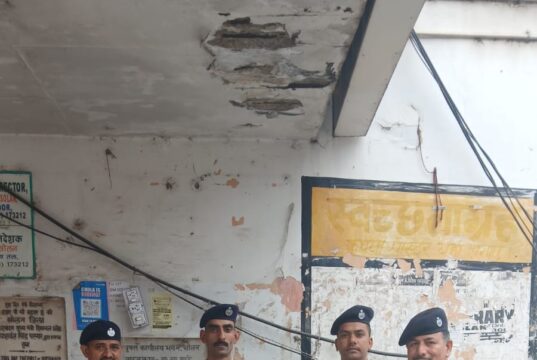 सोलन में बेलचे से हमला: शराब ठेके के सेल्समैन गंभीर रूप से घायल, दो युवक गिरफ्तार