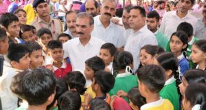 विद्यार्थियों से मुख्यमंत्री का संवाद, करियर से लेकर स्वच्छता और पेपर लीक तक हुए सवाल