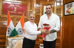 प्रसिद्ध पहलवान ‘द ग्रेट खली’ ने राज्यपाल से शिष्टाचार भेंट की