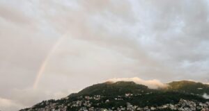 हिमाचल में मानसून की विदाई से पहले झमाझम बारिश, ऊंची चोटियों पर बर्फबारी