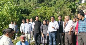 बागवानी मंत्री जगत सिंह नेगी ने बड़ागांव क्लस्टर का किया निरीक्षण