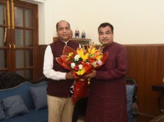 नई दिल्ली में केंद्रीय मंत्री नितिन गडकरी और भाजपा राष्ट्रीय महासचिव स्मृति ईरानी से जयराम ठाकुर की शिष्टाचार भेंट