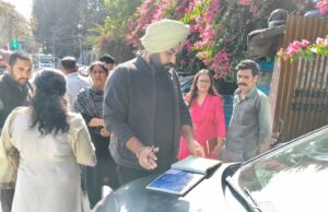 नगर निगम सोलन ने वार्ड नंबर 5 में पार्किंग सुविधा का औचक निरीक्षण किया
