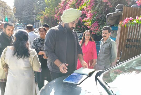 नगर निगम सोलन ने वार्ड नंबर 5 में पार्किंग सुविधा का औचक निरीक्षण किया