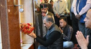 मुख्यमंत्री ने माता कालीबाड़ी मंदिर में पूजा-अर्चना की