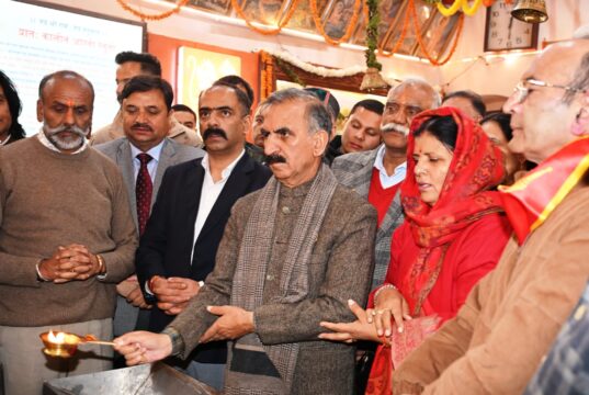मुख्यमंत्री सुखविंदर सिंह सुक्खू ने जाखू में किया रावण दहन