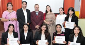शूलिनी विवि के छात्रों ने मूट कोर्ट प्रतियोगिता जीती