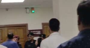 नौणी विवि में कर्मचारियों का हंगामा, वीसी कार्यालय के बाहर धरने पर बैठे, वीसी कार्यालय के अंदर बंद