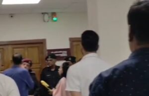 नौणी विवि में कर्मचारियों का हंगामा, वीसी कार्यालय के बाहर धरने पर बैठे, वीसी कार्यालय के अंदर बंद