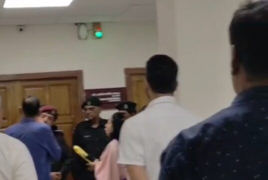 नौणी विवि में कर्मचारियों का हंगामा, वीसी कार्यालय के बाहर धरने पर बैठे, वीसी कार्यालय के अंदर बंद